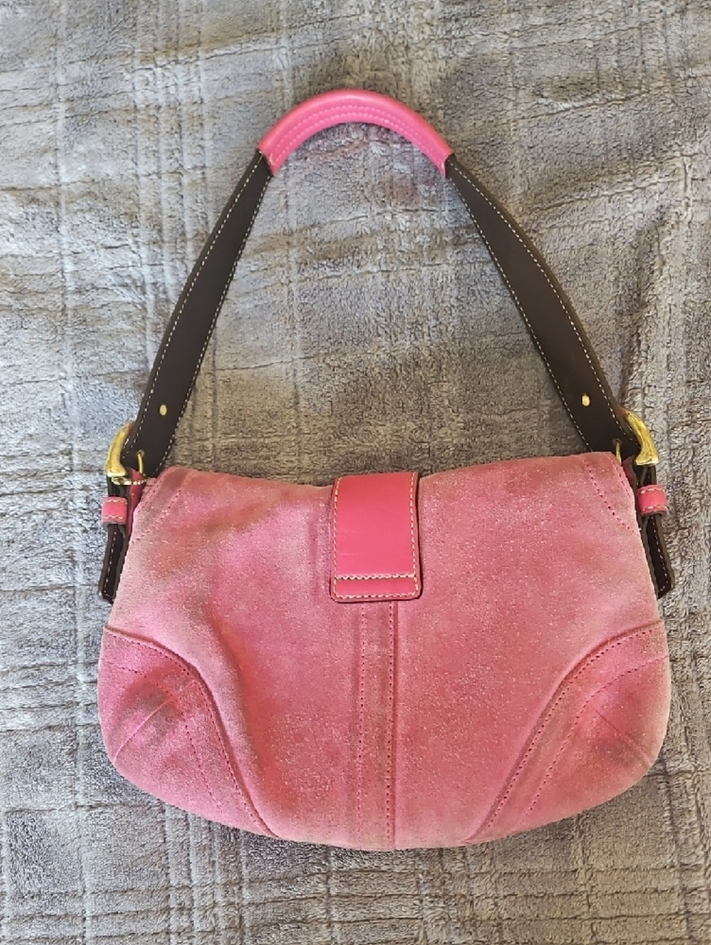 Pink Suede Shoulder SOHO  Bag with Gold Buckle VINTAGE - Picture 2 of 7